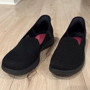 Sketchers Black Women's Slip-On Shoes Size 9